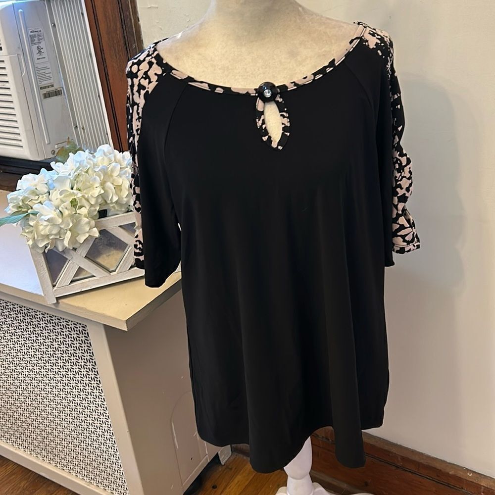 Atelier 29 black tan cut out short sleeve blouse Size XL New